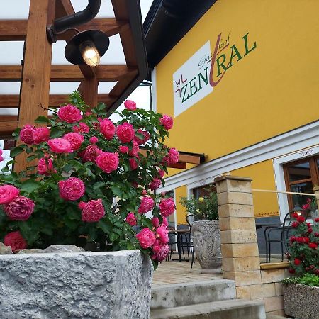Gasthof Zentral Feistritz an der Drau Exterior photo